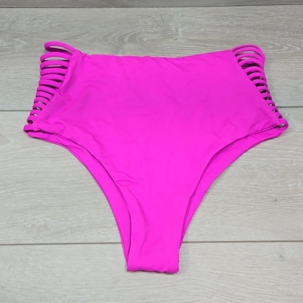 NWOT L Space Women Bitsy cut Swim bottom sz M